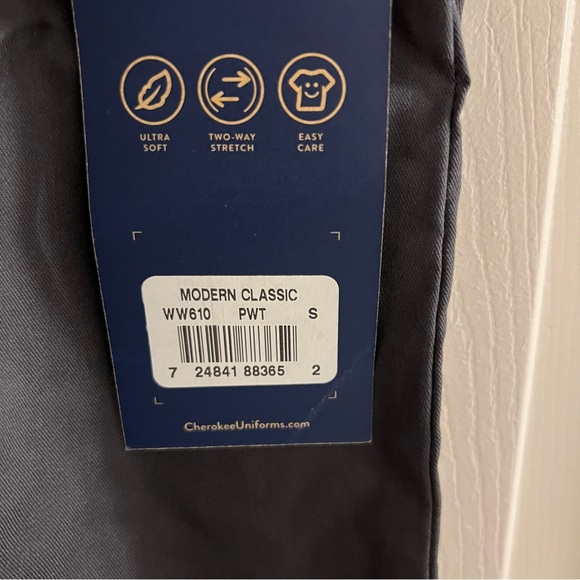 Cherokee Gray Scrub Top - Picture 6 of 6